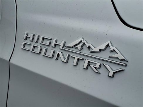 New 2026 Chevrolet Suburban High Country image 25