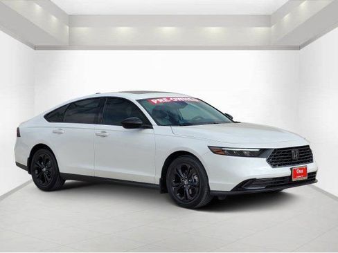 Used 2025 Honda Accord SE image 1