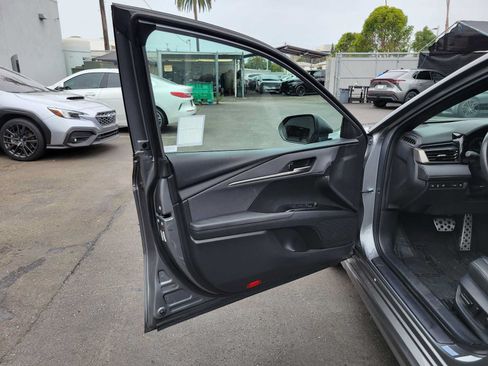 Used 2025 Toyota Camry SE FWD image 19