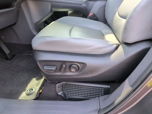 Used 2023 Toyota Sienna XLE image 19