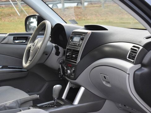 Used 2012 Subaru Forester 2.5X Premium w/ All-Weather Pkg image 16