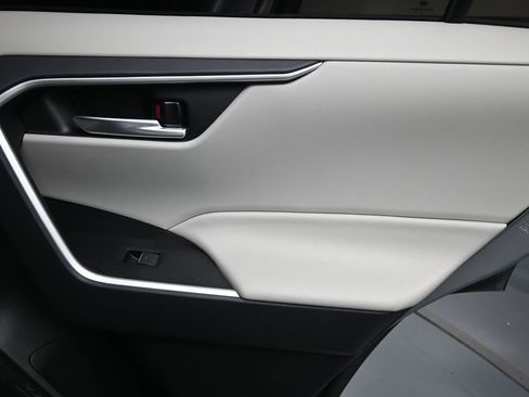 Used 2024 Toyota RAV4 XLE Premium image 28