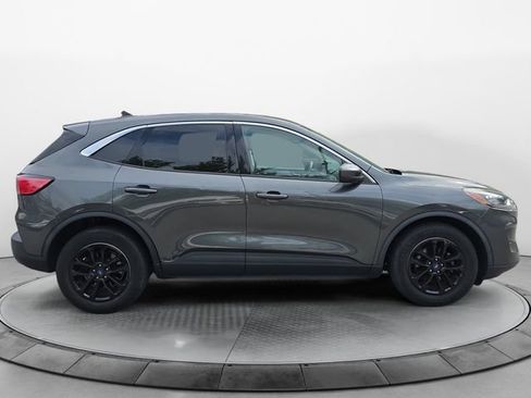 Used 2020 Ford Escape SE FWD image 3
