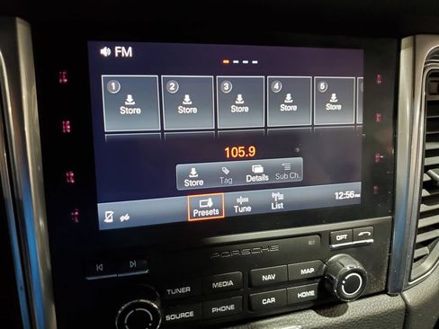 Used 2018 Porsche Macan AWD/4WD image 28