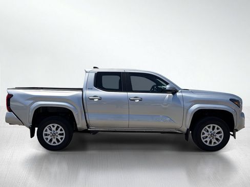 Certified 2025 Toyota Tacoma SR5 AWD/4WD image 10