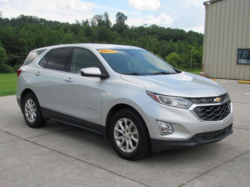 Used 2020 Chevrolet Equinox LT w/ Driver Convenience Package FWD image 2