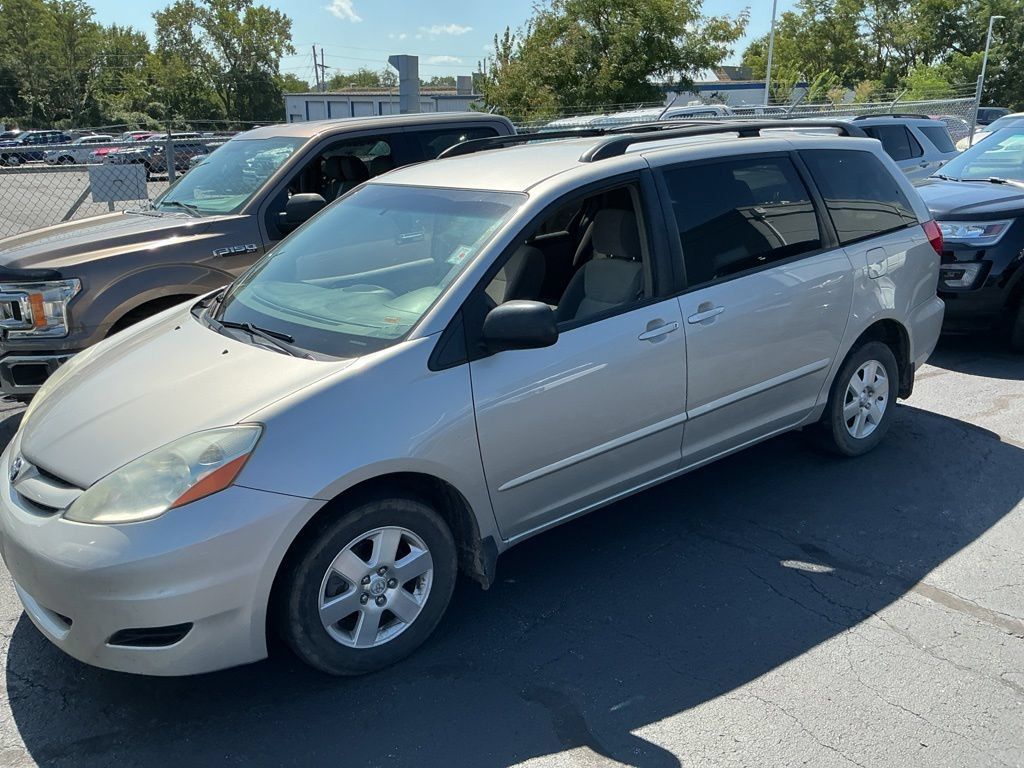 Used 2009 Toyota Sienna CE FWD image 3