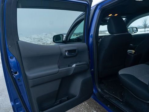 Used 2022 Toyota Tacoma TRD Off-Road image 20