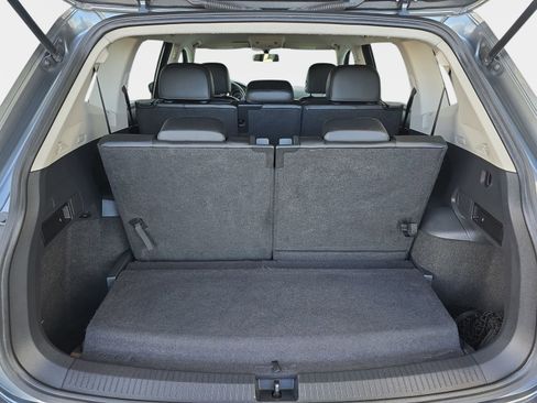 Used 2018 Volkswagen Tiguan SE image 16