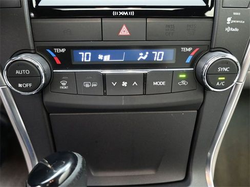 Used 2016 Toyota Camry XLE image 4