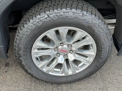 Used 2024 GMC Sierra 1500 Denali w/ Technology Package AWD/4WD image 9