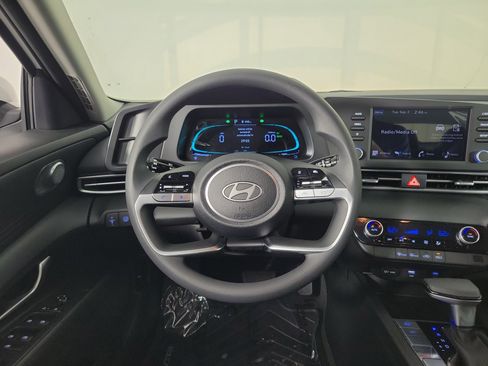 New 2025 Hyundai Elantra Blue image 11
