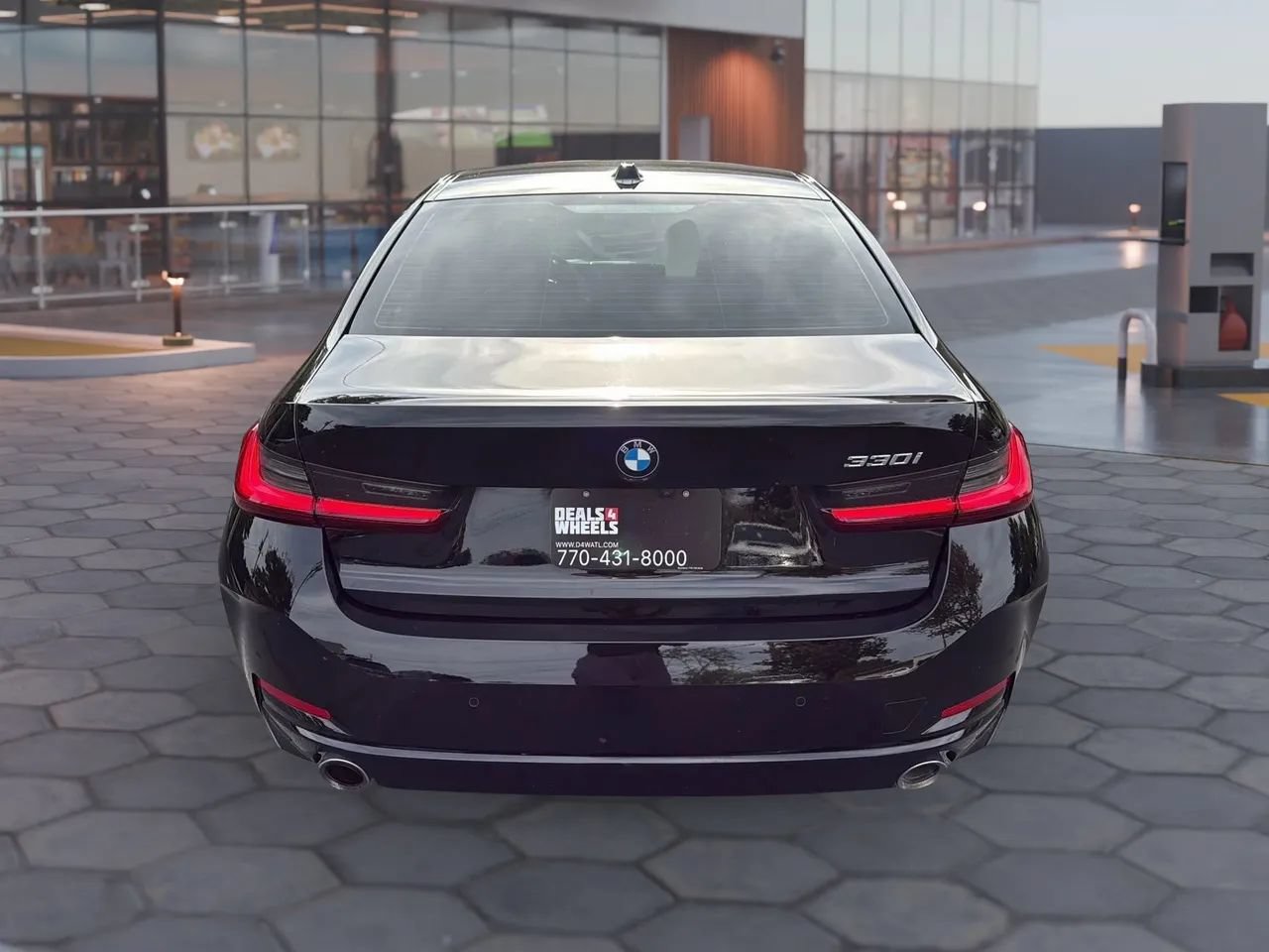 Used 2024 BMW 330i Sedan w/ Convenience Package RWD image 4