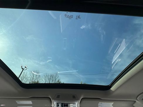 Used 2025 Volkswagen Atlas Peak Edition SE image 27