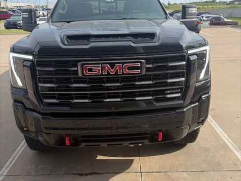 Used 2025 GMC Sierra 2500 AT4X AWD/4WD image 2