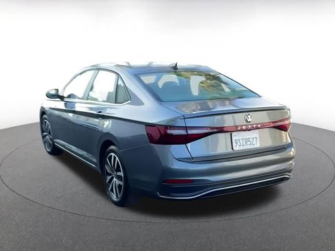 Used 2025 Volkswagen Jetta SE image 10