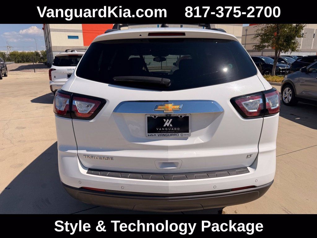 Used 2017 Chevrolet Traverse LT w/ Style and Technology Package FWD image 3