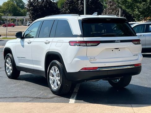 Used 2023 Jeep Grand Cherokee Limited w/ Luxury Tech Group II AWD/4WD image 11