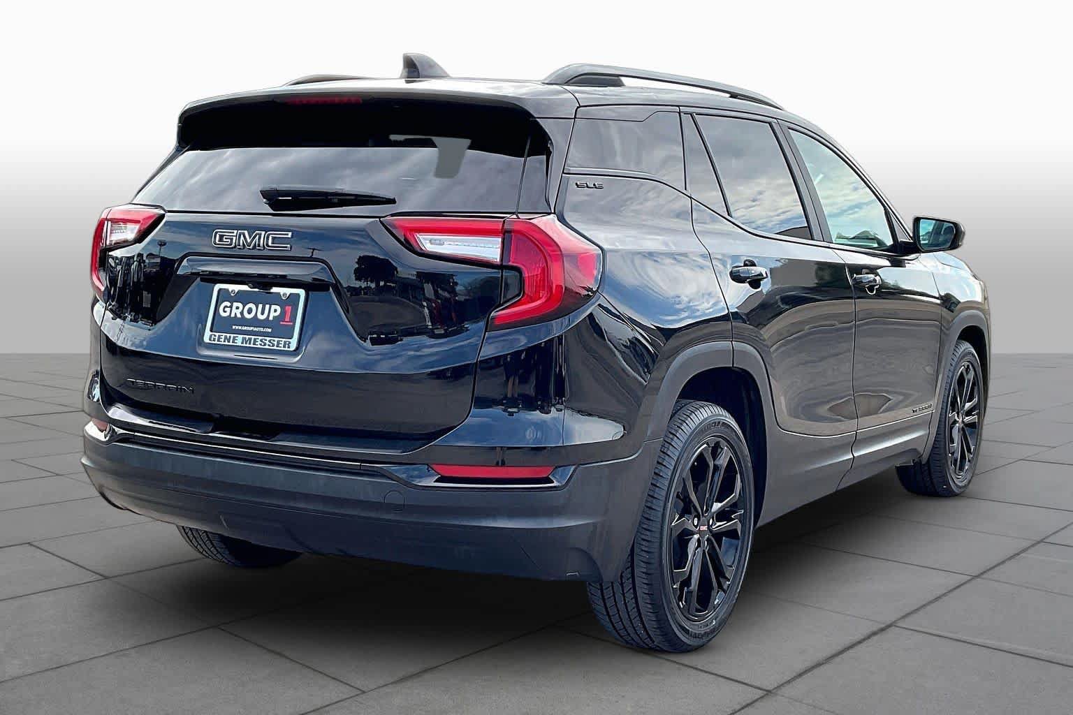 Used 2022 GMC Terrain SLE w/ Driver Convenience Package FWD image 12