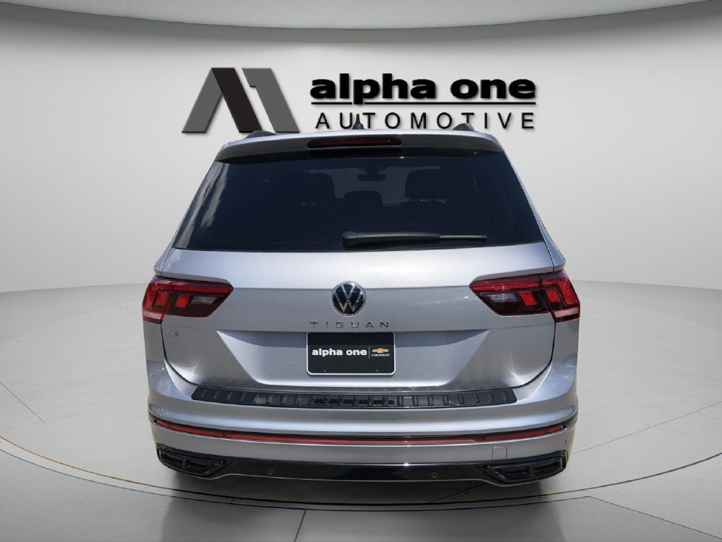 Used 2024 Volkswagen Tiguan SE R-Line FWD image 9