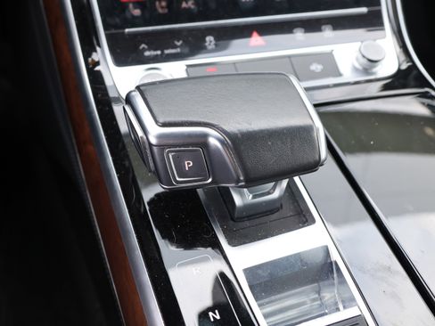 Used 2021 Audi A8 L 4.0T w/ Executive Plus Package image 28