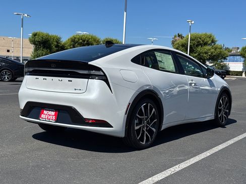 New 2026 Toyota Prius Plug-In Hybrid FWD image 11