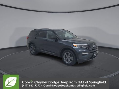Used 2022 Ford Explorer XLT w/ Equipment Group 202A image 3