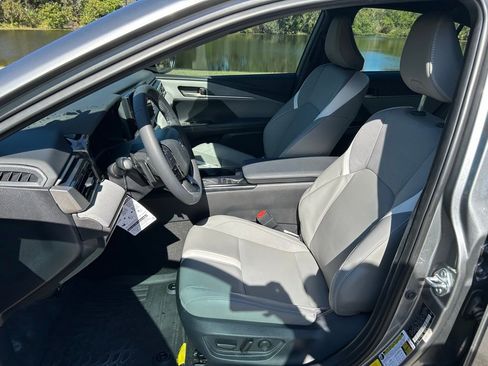 Certified 2025 Toyota Camry SE w/ Convenience Package image 14