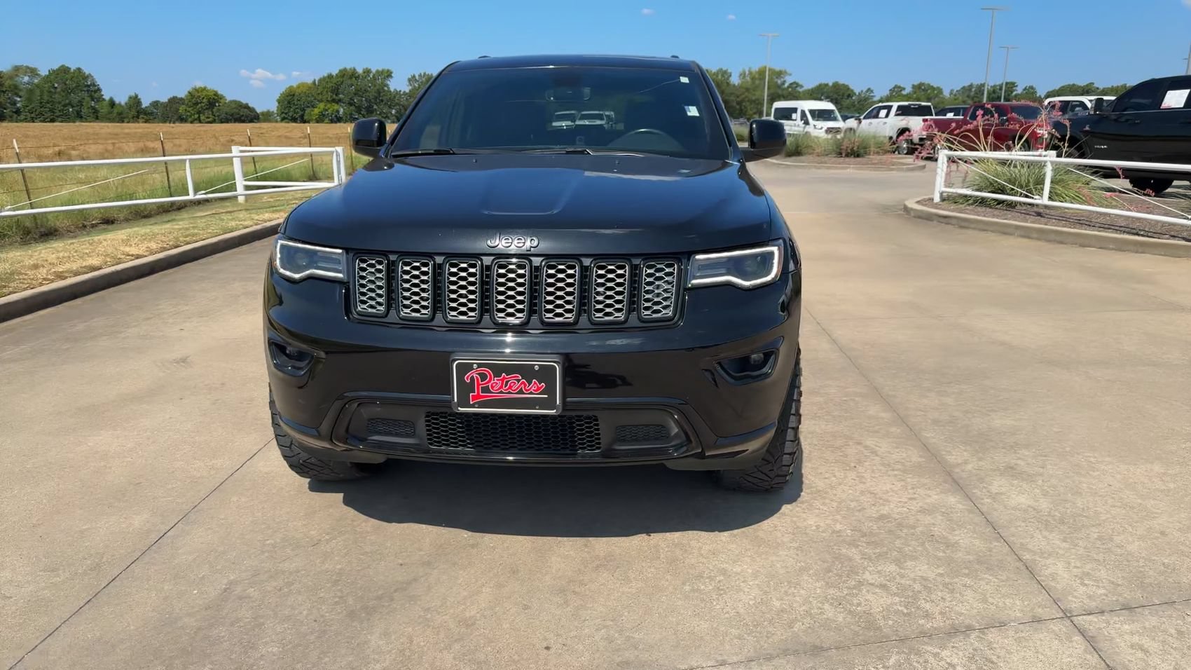 Used 2022 Jeep Grand Cherokee Laredo X RWD image 3
