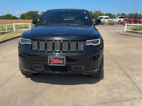 Used 2022 Jeep Grand Cherokee Laredo X RWD image 3