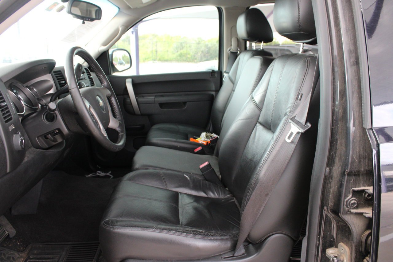 Used 2010 Chevrolet Silverado 1500 LT w/ Texas Edition RWD image 10