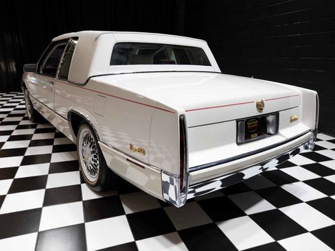 Used 1990 Cadillac De Ville Coupe image 23