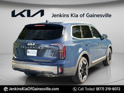Used 2025 Kia Telluride EX FWD image 3