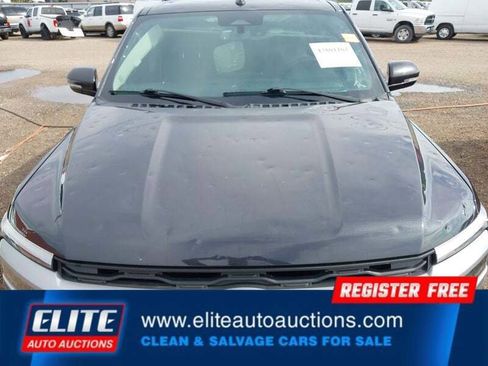 Used 2022 Ford Expedition XLT image 11