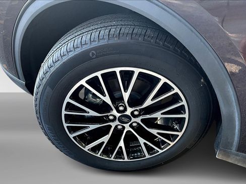 Used 2023 Ford Escape SE image 9