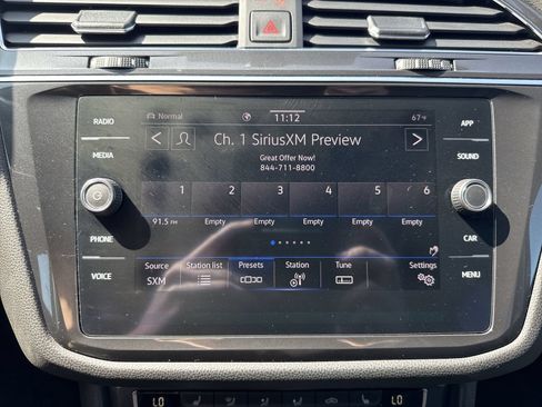 Used 2021 Volkswagen Tiguan SE w/ Panoramic Sunroof Package AWD/4WD image 18