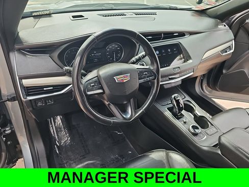 Used 2023 Cadillac XT4 Premium Luxury FWD image 16