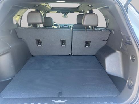 Used 2022 Chevrolet Equinox RS w/ Infotainment Package image 12