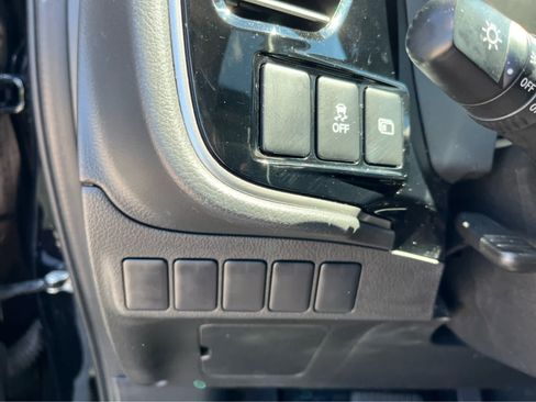 Used 2017 Mitsubishi Outlander SE AWD/4WD image 13