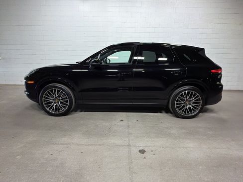 Certified 2023 Porsche Cayenne Platinum Edition AWD/4WD image 2