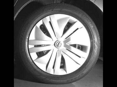 Used 2025 Nissan Leaf S FWD image 27