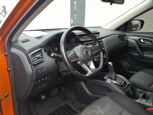 Used 2020 Nissan Rogue SV image 5