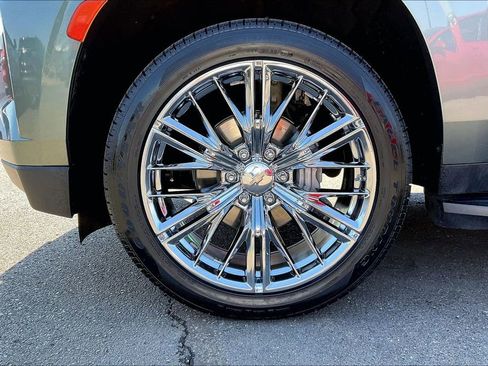 Used 2023 Chevrolet Suburban Premier image 35