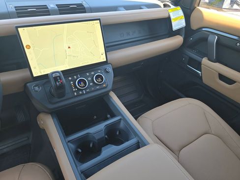 New 2026 Land Rover Defender 130 X-Dynamic SE AWD/4WD image 17