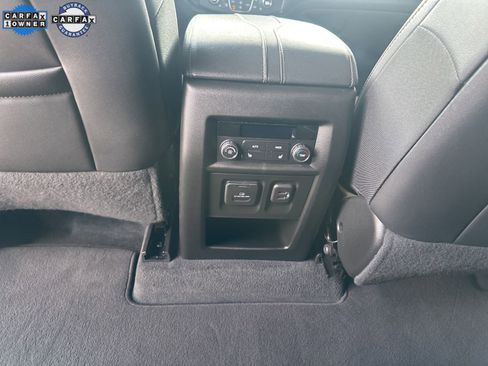 Used 2023 Chevrolet Traverse Premier FWD image 4