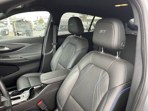 Used 2025 Buick Envista Sport Touring image 27