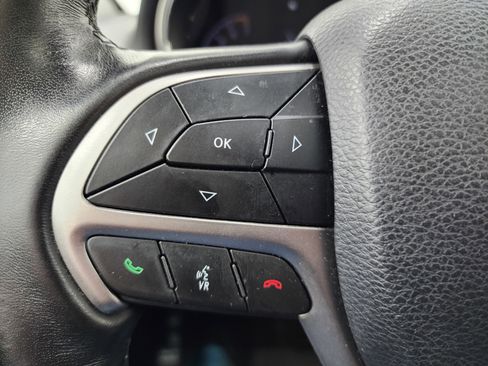 Used 2020 Jeep Grand Cherokee Altitude image 18