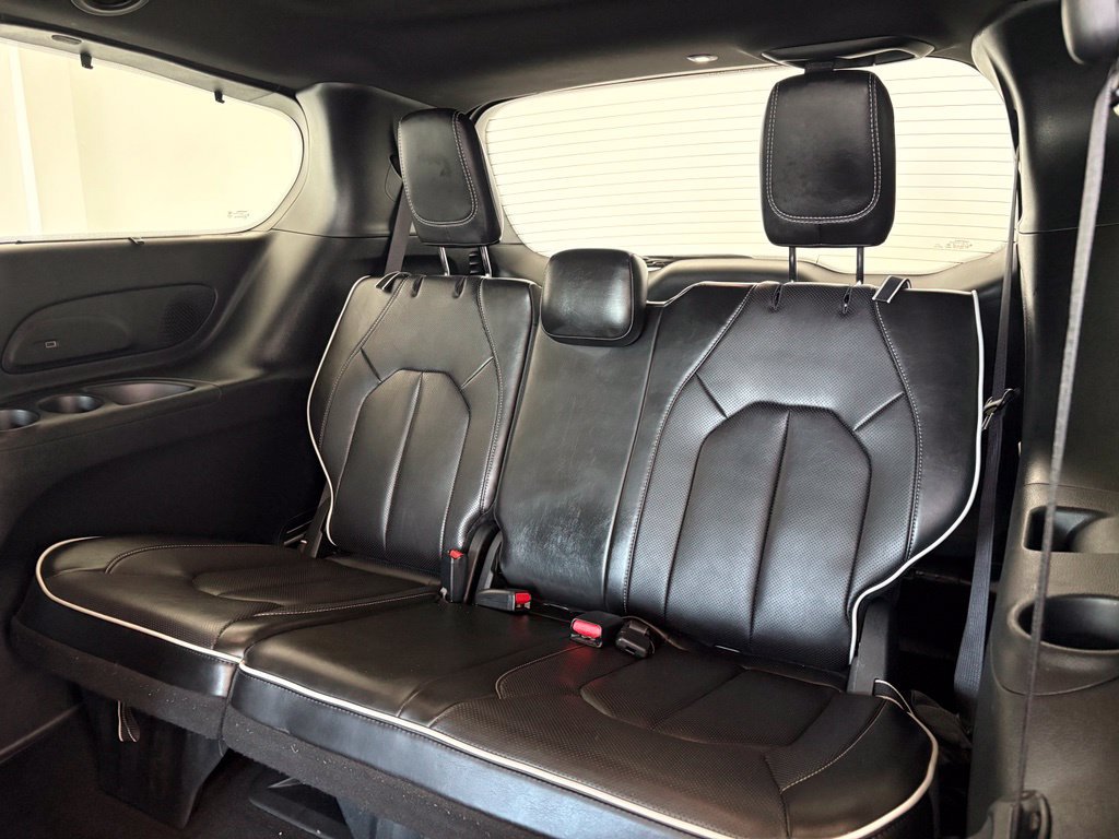 Used 2025 Chrysler Pacifica Limited FWD image 39