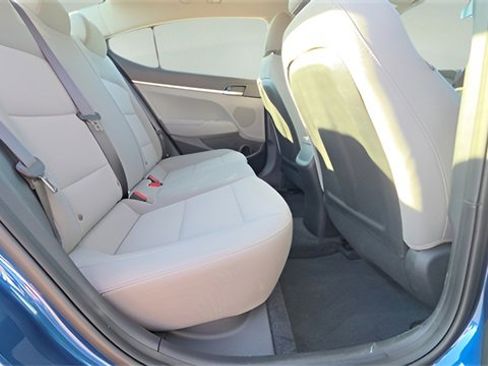 Used 2019 Hyundai Elantra SE image 14