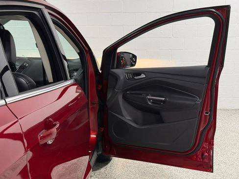Used 2017 Ford Escape Titanium AWD/4WD image 40